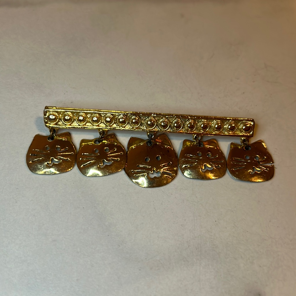 Vintage Cat Pin - Brooch With 5 Kitty Charms